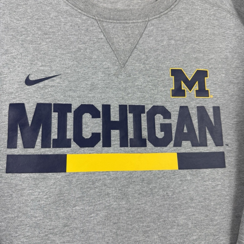 Nike University of Michigan UM Wolverines Club Fleece Crewneck Sweatshirt Mens S - Picture 3 of 7